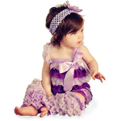 Macacão de Babados em Renda